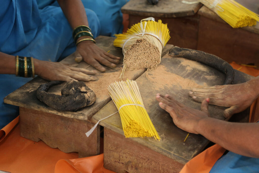 Hand-Rolled-Incense-Sticks-Online-India-1024x683